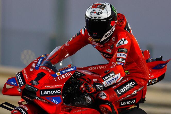 Francesco Bagnaia, de l’écurie Ducati Lenovo Team, lors des tests de présaison sur le circuit de Lusail, au nord de Doha, le 19 février 2024.