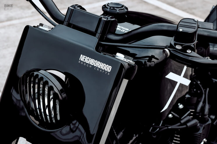 QUARTIER x Rough Crafts personnalisé Harley Street Bob