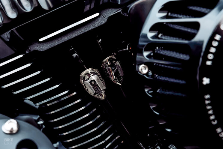 QUARTIER x Rough Crafts personnalisé Harley Street Bob