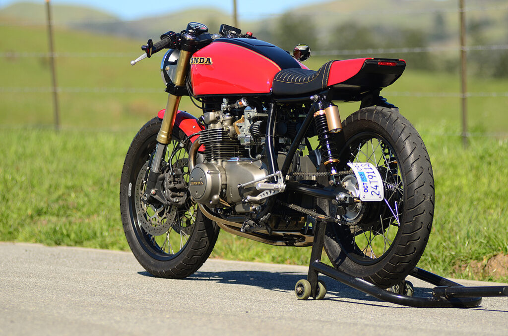 , Moto: Honda CB550 conçue pour rouler.