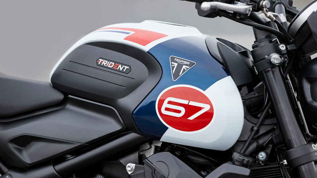 , Moto: Triumph Trident édition triple hommage.