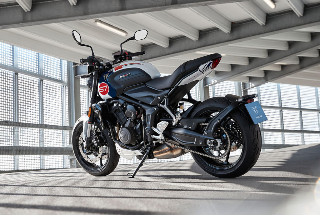 , Moto: Triumph Trident édition triple hommage.