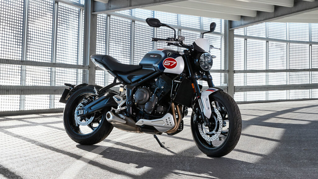 , Moto: Triumph Trident édition triple hommage.