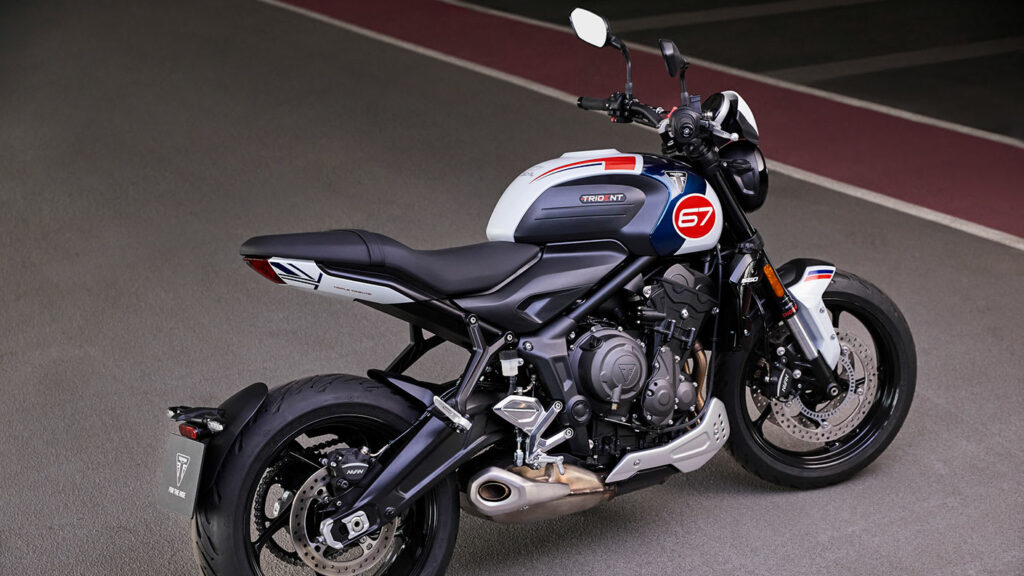 , Moto: Triumph Trident édition triple hommage.