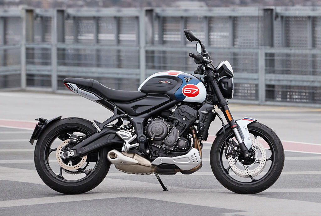 , Moto: Triumph Trident édition triple hommage.