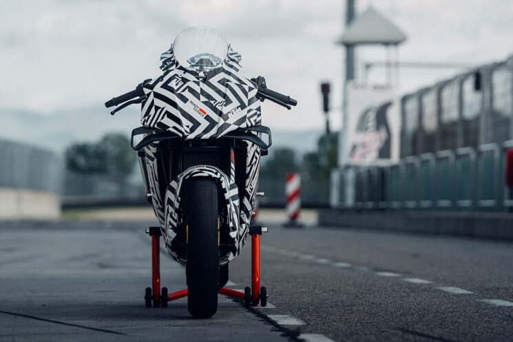 Vélo de course de production KTM 990 RC R 2025