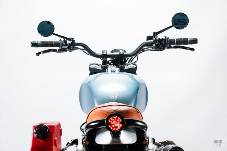 Royal Enfield 650 scrambler par STG Tracker