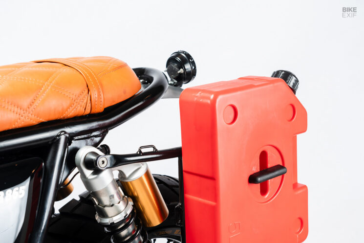 Royal Enfield 650 scrambler par STG Tracker