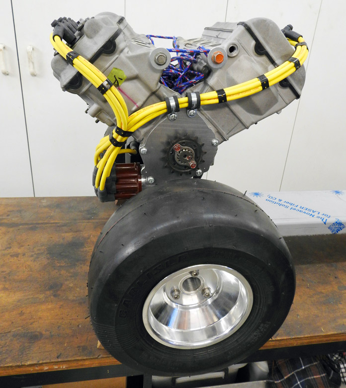 Planche à roulettes V8 de Chris Gordon Uli Cloesen