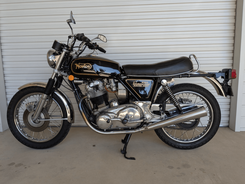 , Moto : Norton Mk III Commando Roadster 1975