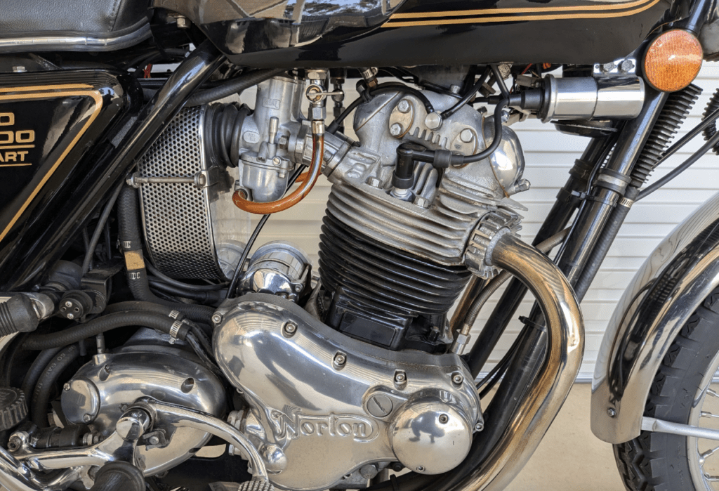 , Moto : Norton Mk III Commando Roadster 1975