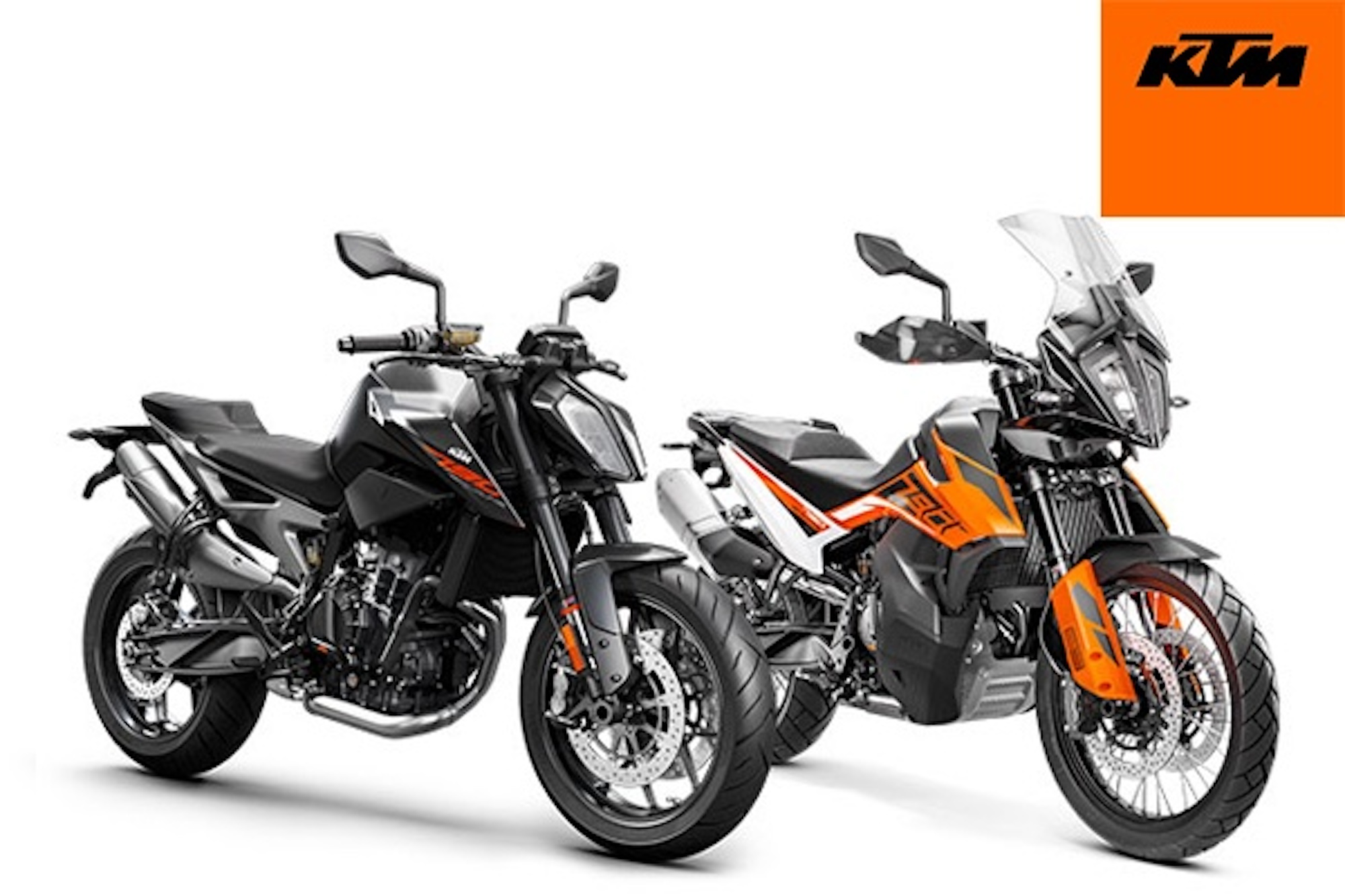 Deux motos KTM sur fond blanc.