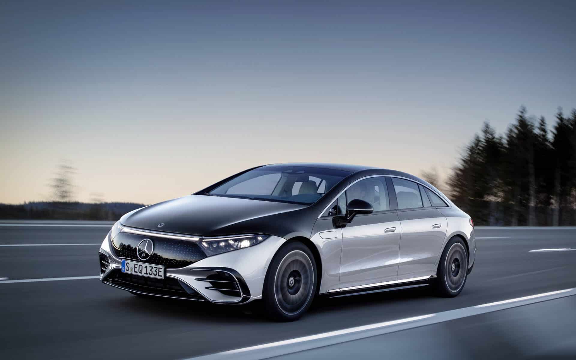 Moto-Plongee-des-ventes-de-vehicules-electriques-Mercedes-au-troisieme