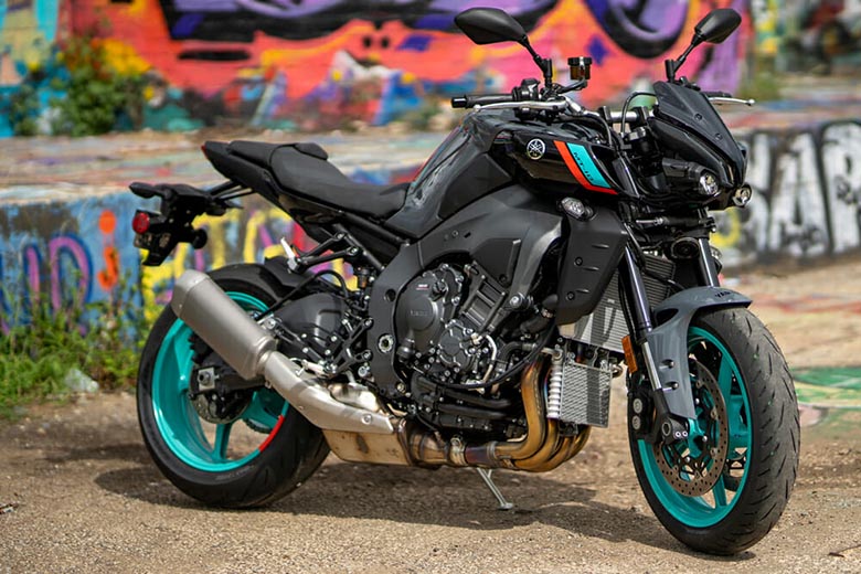 Moto sport Yamaha MT-10 2023