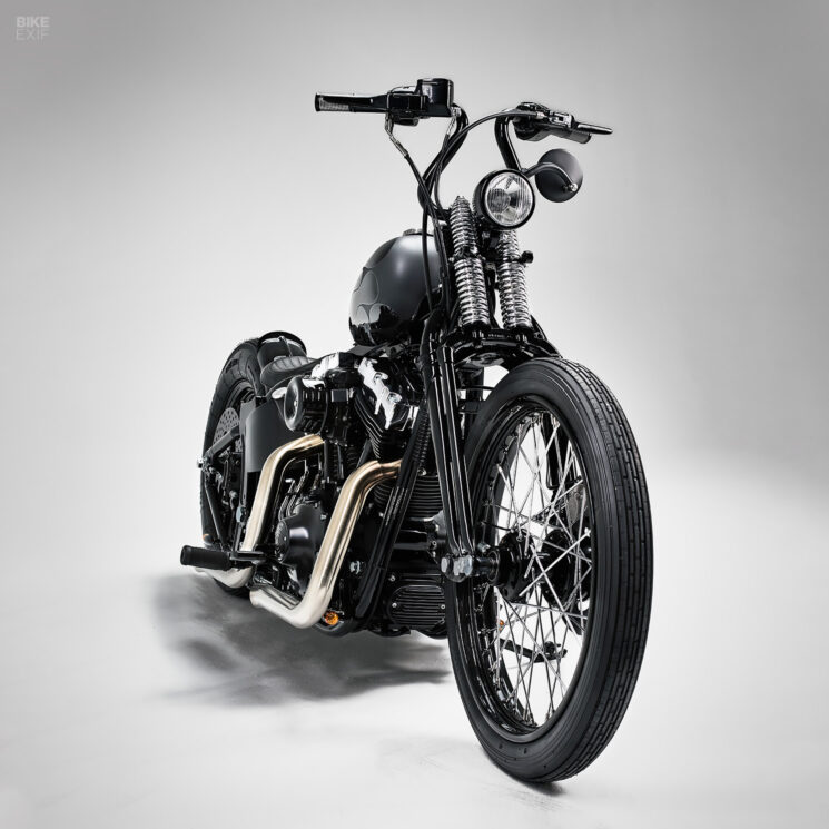 Harley Softail Deuce personnalisée par Demiurge Cycles