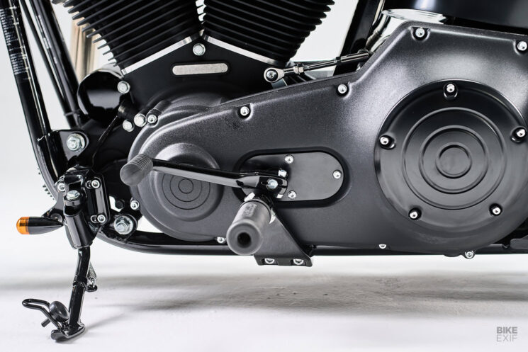 Harley Softail Deuce personnalisée par Demiurge Cycles