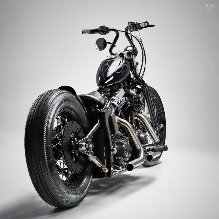 Harley Softail Deuce personnalisée par Demiurge Cycles