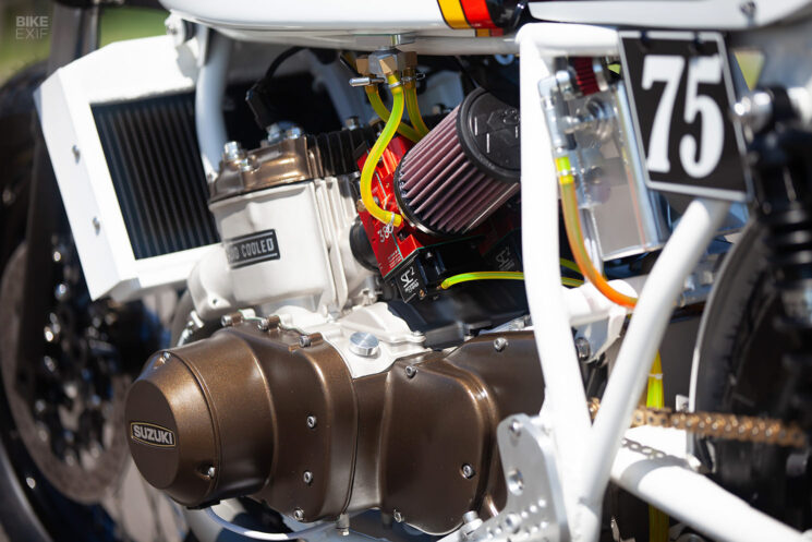 Suzuki GT750 café racer deux temps par Corey Potter