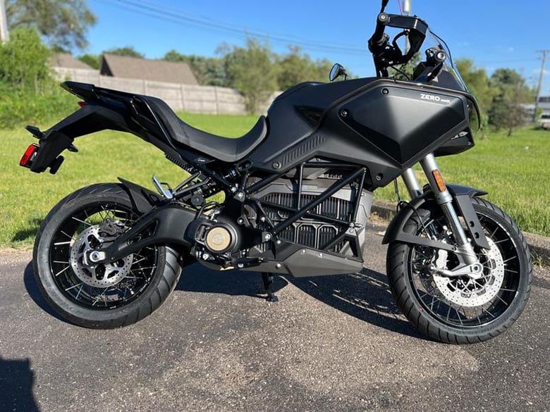 , Moto; Vélo de sport électrique double Zero DSR 2024
