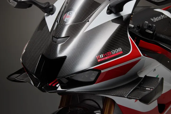 Découvrez la gamme de Kawasaki 2025, avec le Bimota KB998 Rimini, au London Motorcycle Show. Explorez les vélos de pointe, les courses en direct et plus encore!