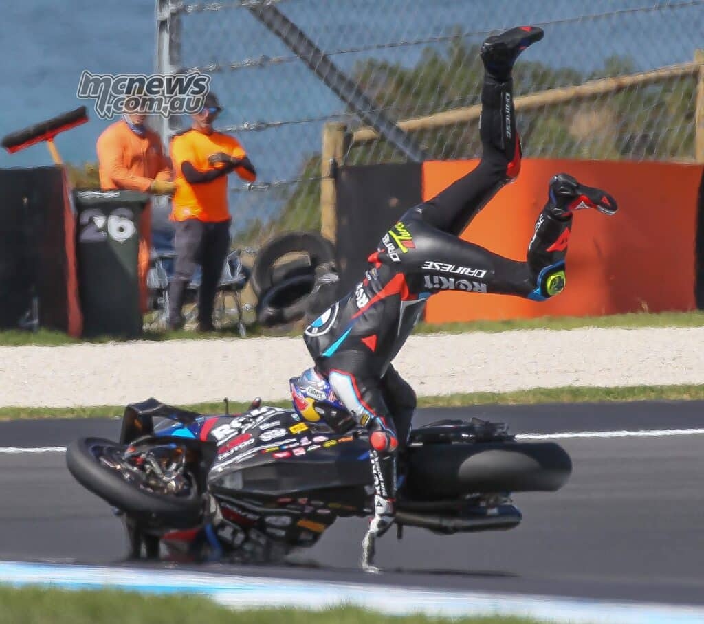 Moto-Bulega-arrive-en-tete-du-jour-de-l39ouverture-des