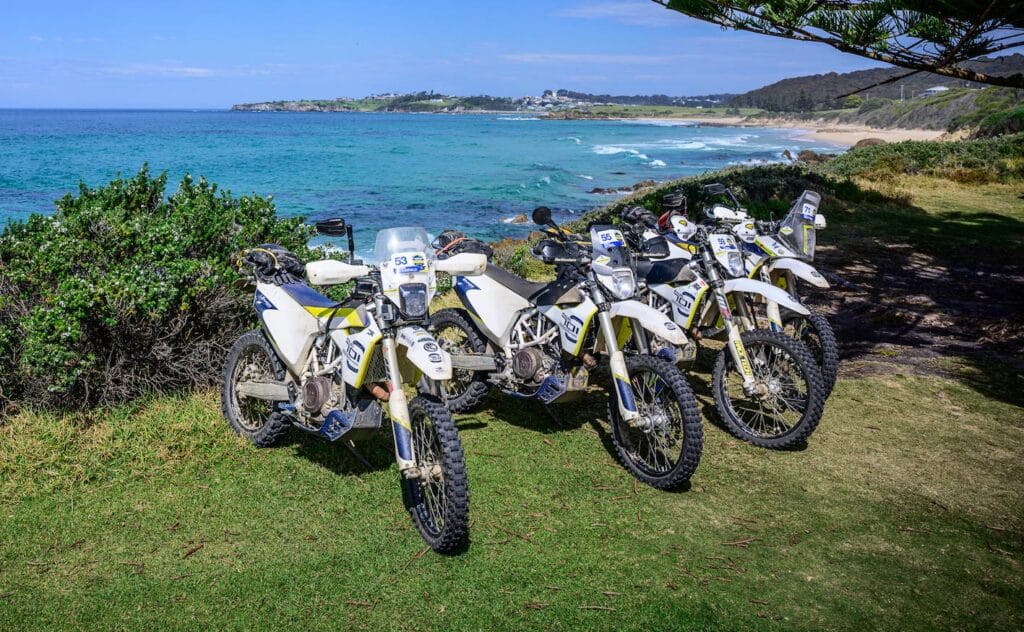 Moto-Embarquez-dans-votre-prochaine-aventure-avec-des-dollars-Husqvarna