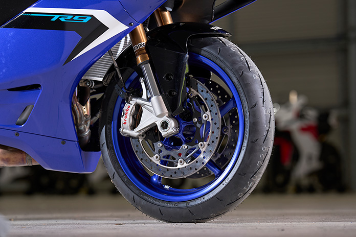 2025 Yamaha R9 Review YZF-R9 Roue avant