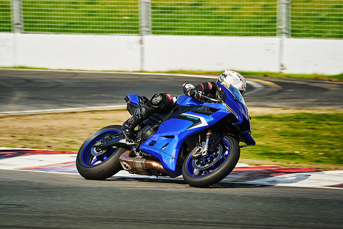 2025 Yamaha R9 Review YZF-R9 Action