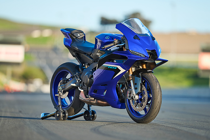 2025 Yamaha R9 Review YZF-R9 Team Yamaha Blue