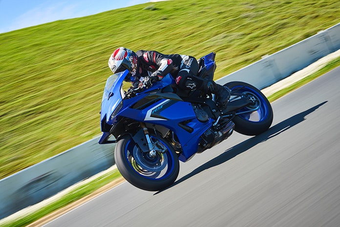 2025 Yamaha R9 Review YZF-R9 Action