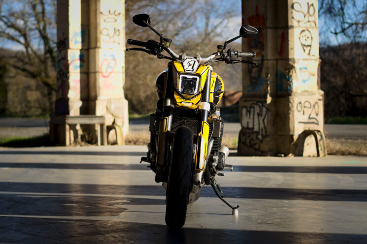 Yamaha XJR1300 Street Tracker par tumulte
