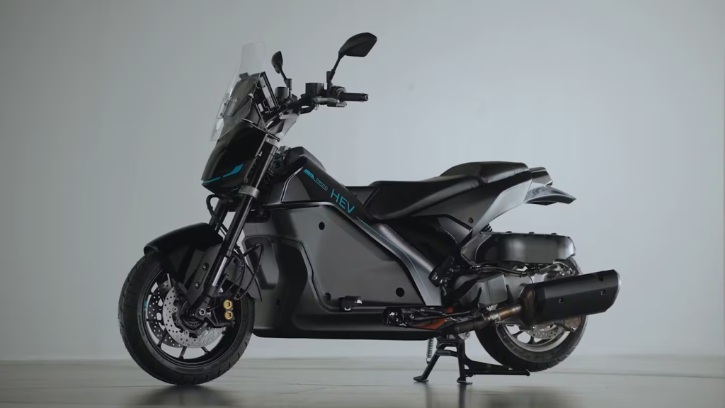 Yamaha introduit le scooter hybride XMax Sphev, avec un système hybride parallèle en série pour une efficacité, une flexibilité et des émissions plus faibles.