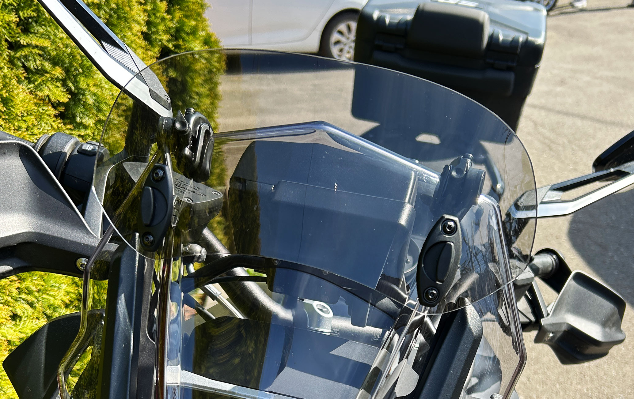 Bass d'écran et spoilers: numéro 3 d'AliExpress Bass d'écran et spoilers: numéro 3 d'AliExpress