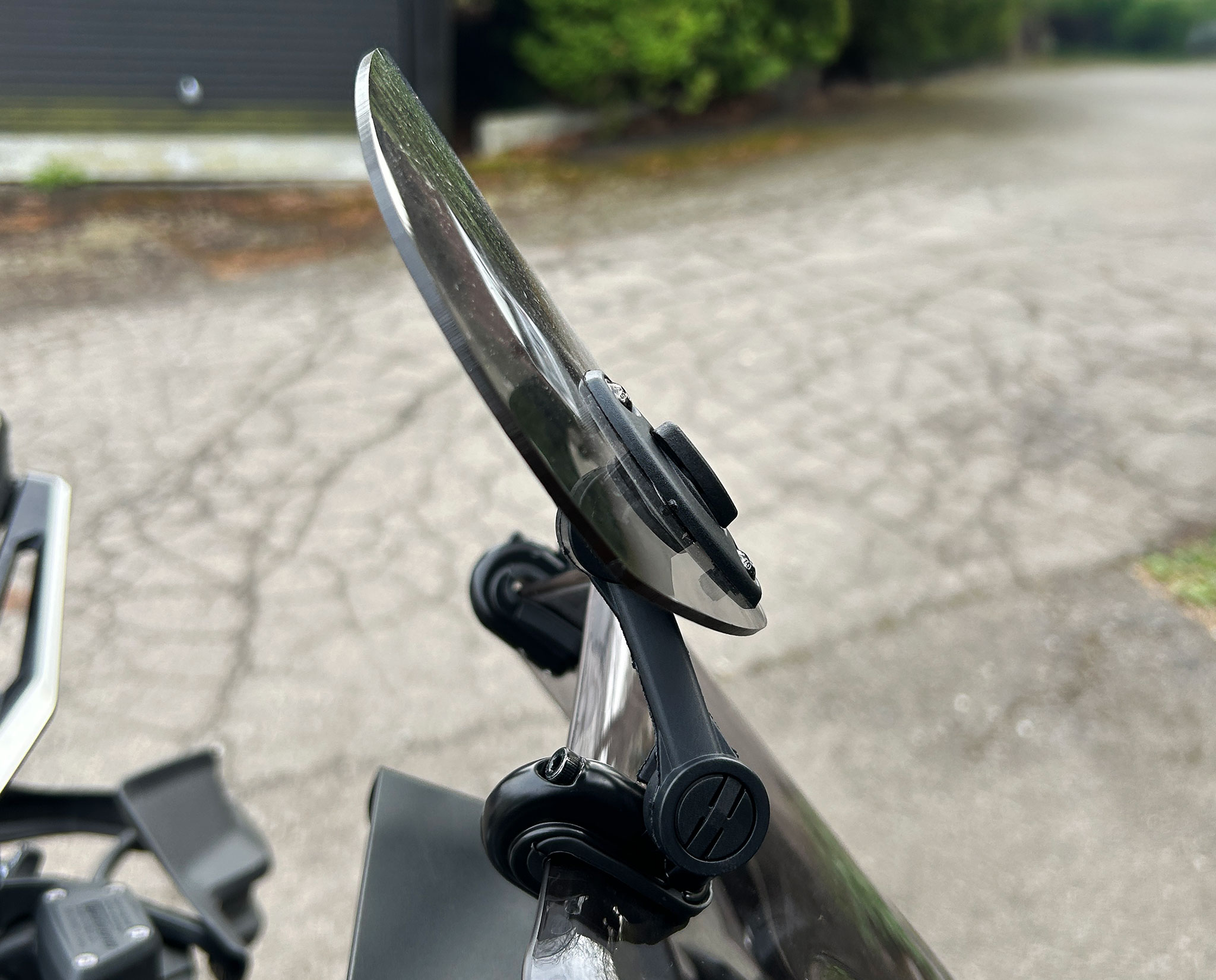 Pare-brise et côté spoiler Pare-brise et côté spoiler