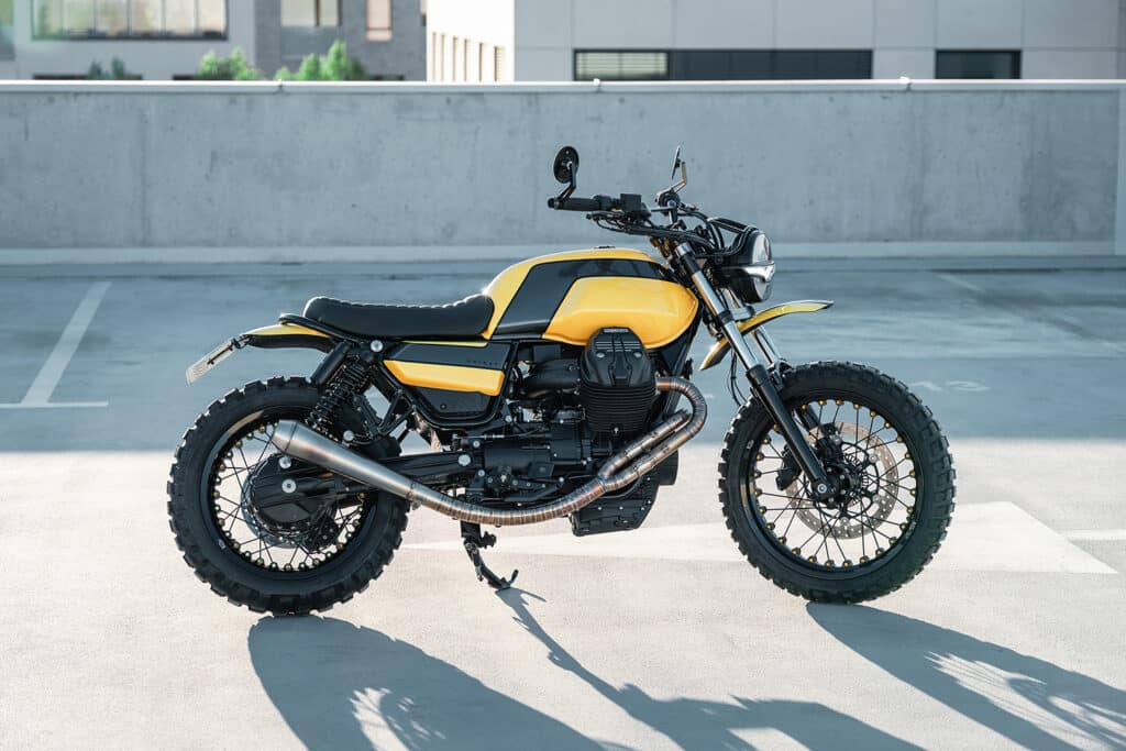 , Moto- Jaune pas si moelleux: Moto Guzzi V7 par Unikat.