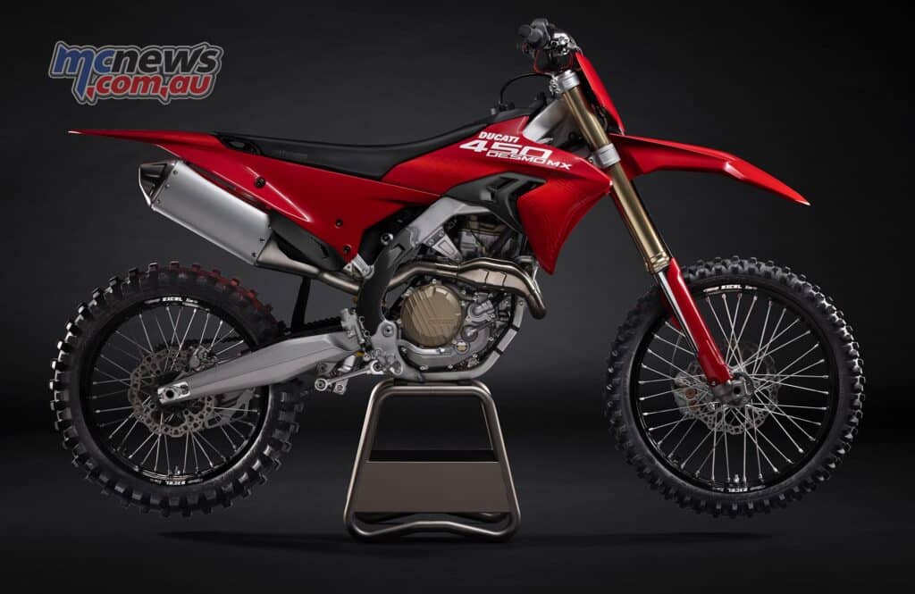 Moto-Ducati-Desmo450-MX-pour-faire-la-premiere-apparition-publique