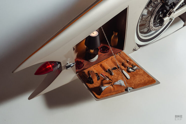 Custom Art Deco Royal Enfield Shotgun 650 par Kingston Custom