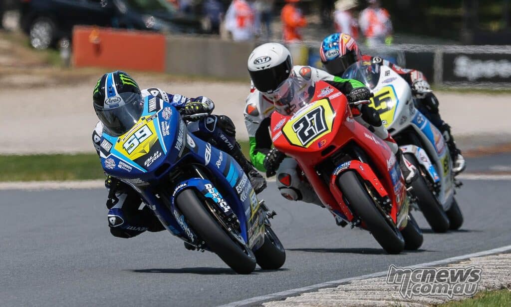 Sam Drane (59) mène Alessandro di Mario (27) et Brodie Paige 65) en route pour remporter sa course de la Coupe des Talent de premier carrière à Road America. Photo de Brian J. Nelson