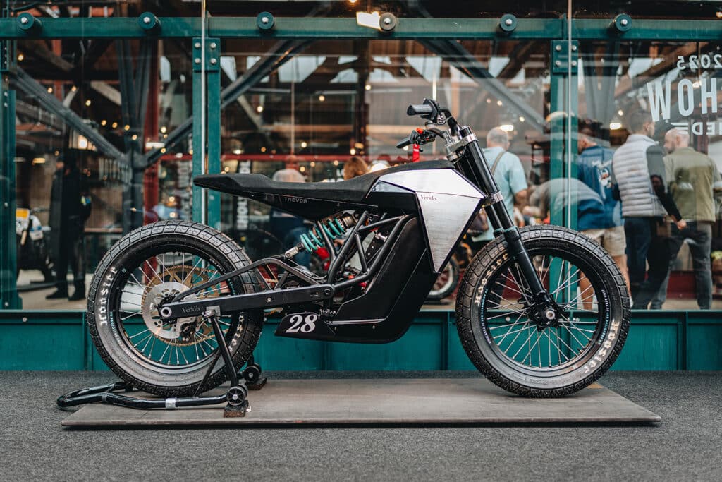 Moto-Futuriste-Flat-Tracker-Trevor-X-Veridis-Studio
