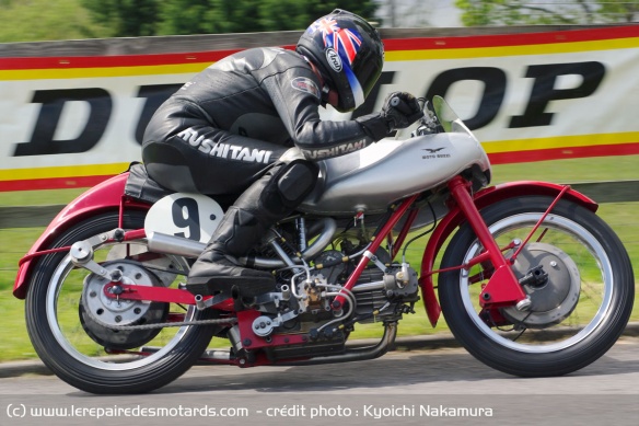 Le bicylindre ne délivre que 52 ch mais se montre assez souple pour l'époque