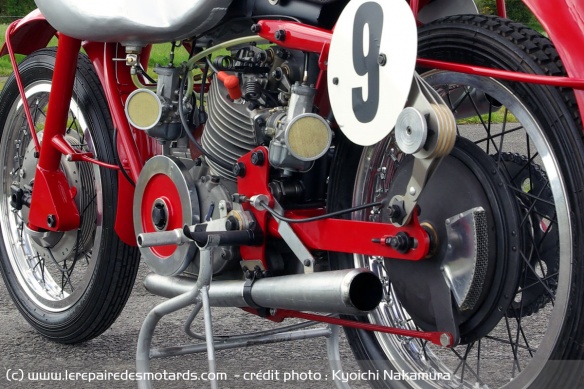 Le positionnement des carburateurs a été une source de problème pour les pilotes