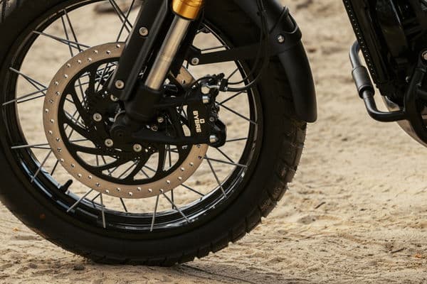 , Moto, Roues coulées ou en alliage vs roues à rayons – qui est le mieux pour une moto?
