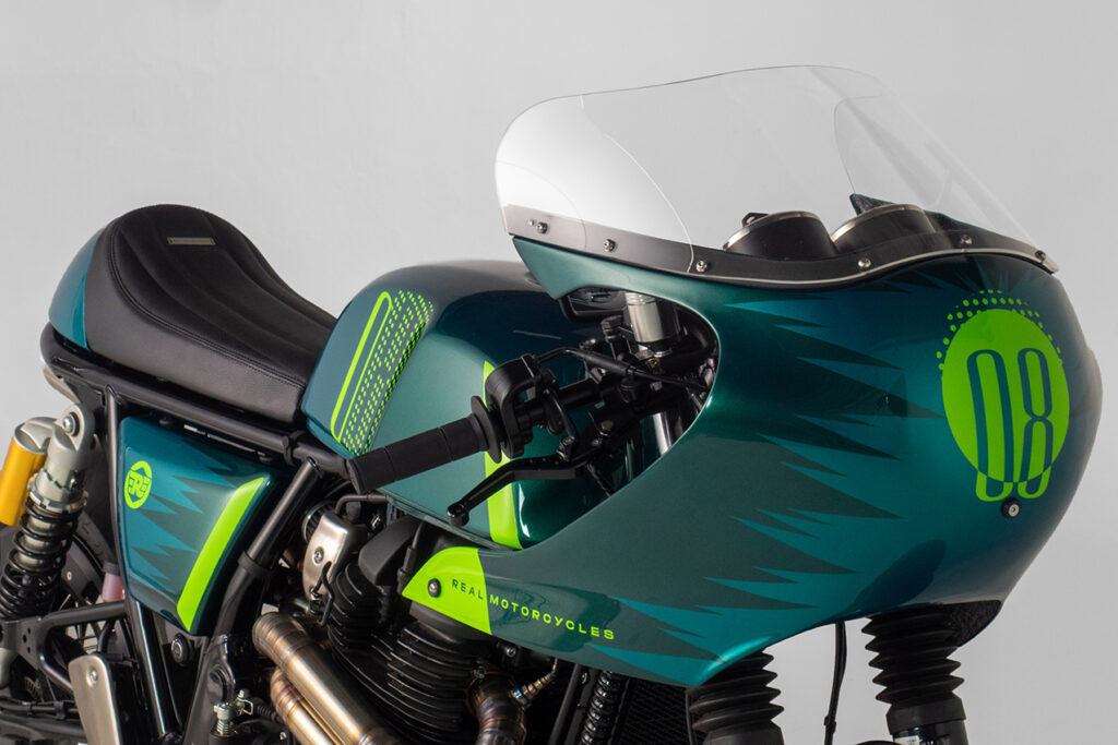 , Moto, Foler le drapeau: la construction personnalisée de Royal Enfield Brésil.