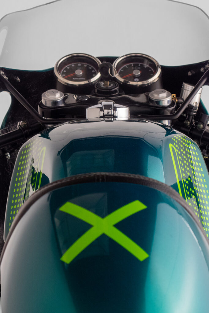 , Moto, Foler le drapeau: la construction personnalisée de Royal Enfield Brésil.