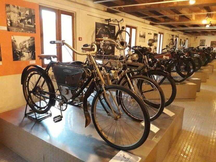 , Moto; Les membres de Pagans MC sont confrontés et les vagos provoquent un tollé – Forceau de gaz insensé