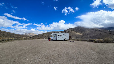 , Moto; Boondocking pendant le week-end au réservoir Illipah