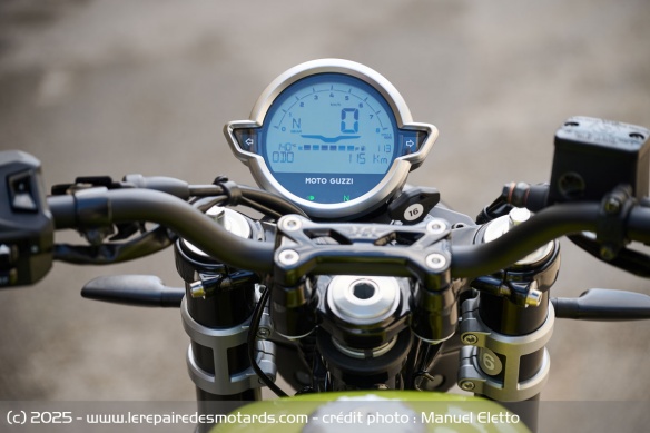 Le compteur de la nouvelle Moto Guzzi V7 Sport