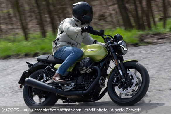 Avec le ride by wire, on retrouve désormais des modes de conduite sur la V7