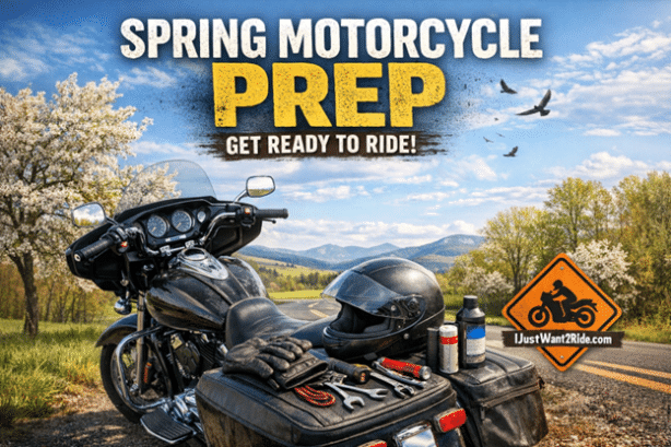 Liste de contrôle de préparation à la conduite d'une moto au printemps avec vélo et équipement de conduite