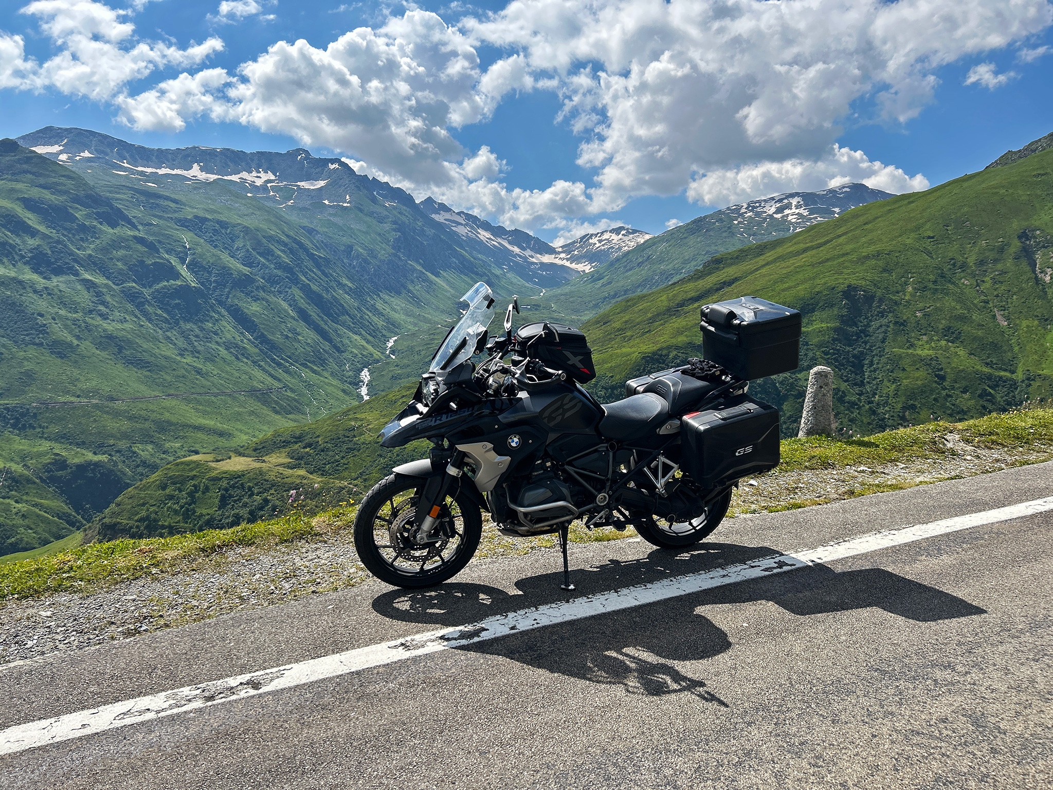 1250 GS dans les Alpes suisses BMW 1250 GS dans les Alpes suisses